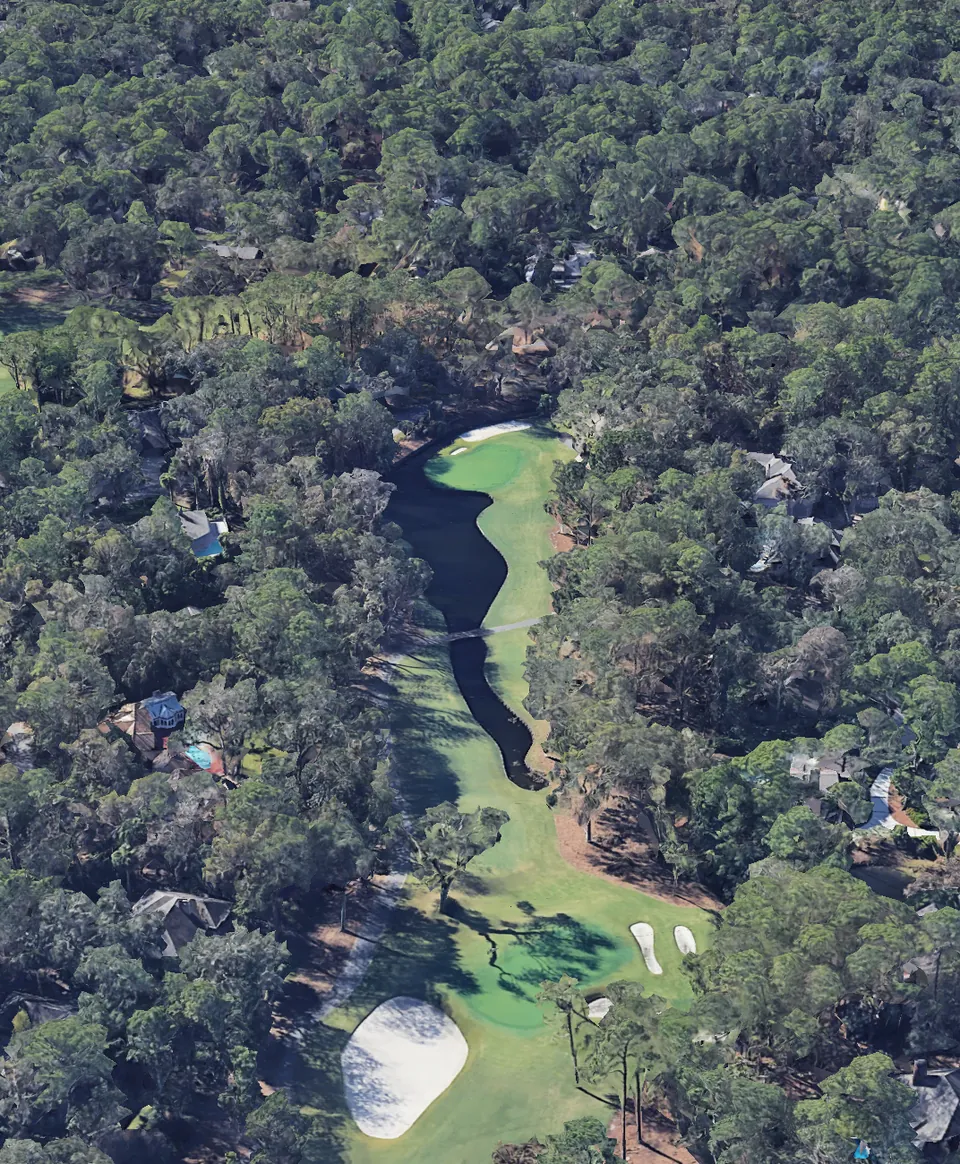 Aerial 3D view of hole 4, looking down the hole from behind the Blue tee