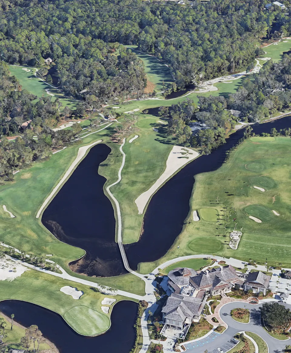 Aerial 3D view of hole 1, looking down the hole from behind the Blue tee